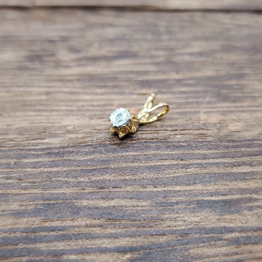 Authentic diamond‎ chip clawfoot dainty pendant estate